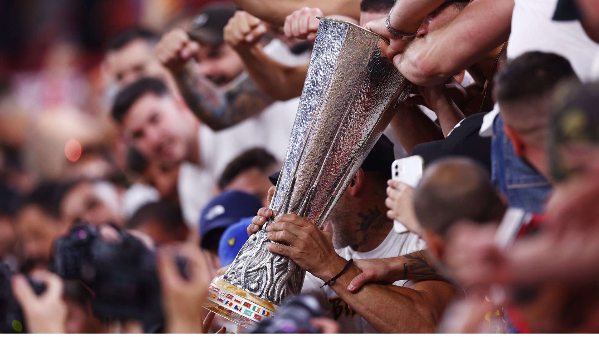 更是对整个 更是对整个